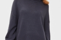 Женский свитер с высоким горлом